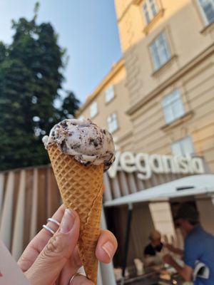 Veganista-Stand im Museumsquartier at Veganista Ice Cream I in Vienna