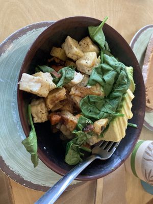 Hash brown bowl with tofu subbed (comes with scrambled eggs but was easy to swap) with spinach and avocadoo  at White Heron Tea & Coffee in Eliot