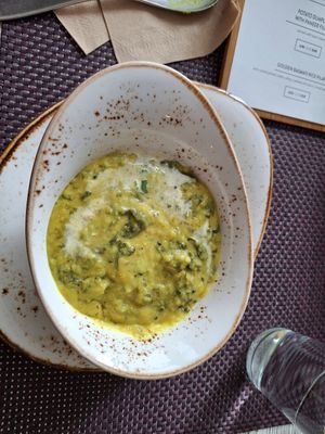 Zuppa di piselli gialli con latte di cocco at Vegafe - Totoriu g. in Vilnius