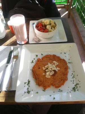 Combo 3 no café da manhã - omelete vegana, salada de frutas e vitamina de morango com banana at Taste and See in Sao Paulo