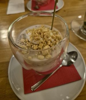 Cremiger Bananen-Pudding mit Tapiokaperlen, Kokosmilch und Erdnüssen at Ngôs Kitchen in Vienna