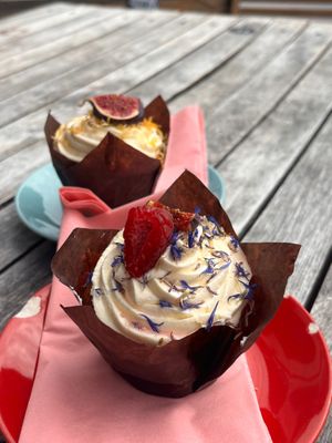 I was really impressed with these vegan cupcakes! Mine was fig and pear 🧁  at Scaredy Cats Cafe Bar in Cardiff