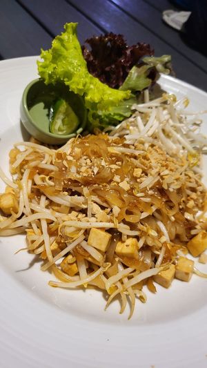 Überteuertes Pad Thai.  Leider auch mit fischsauce at Ra Ruen Phang Nga Cafe & Restaurant - ระรื่น พังงา in Phang Nga