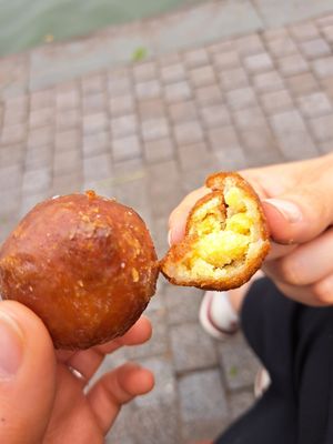 Tastes sweet and like there was honey in or outside at Hải Xệ - Bánh Rán Cao Lâu in Hanoi