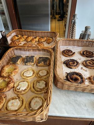 Traditionel danish pastry (alle vegan)  at V Sorte Hest in Copenhagen