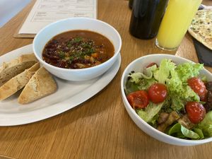 Chili sin carne (absolut nicht scharf, was für mich gut war) & Vorspeisensalat   at Haucks11 in Sinsheim