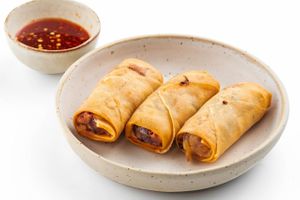 Vegetarian spring rolls – Lumpia sayur,
Wheat flour sheet with: carrots, wood ear mushrooms, mung bean sprouts, cabbage, spring onion, celery, soy sauce. Served with spicy sauce at Taste of Bali in Timisoara