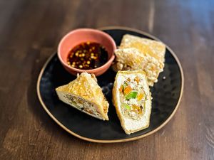 Tofu stuffed with vegetables – Tahu isi sayur.
Tofu stuffed with: fresh mung bean sprouts, carrots, wood ear mushrooms, cabbage, spring onion, celery. Served with spicy sauce. at Taste of Bali in Timisoara