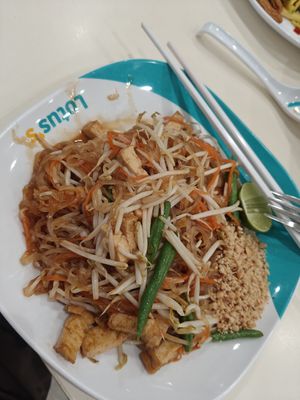Pad Thai at So Vegan - Chom Phon in Bangkok