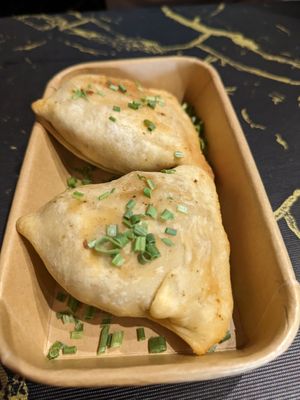 "meat" samosa at Shlen - Salamanca in Madrid
