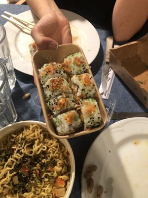 Sushi Sabki Maki. El mejor plato. Buenísima combinación de ingredientes y explosión sensorial en la boca. 100% recomendables. Vienen 8.  at Shlen - Salamanca in Madrid