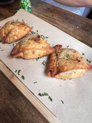 Samosas con carne picada at Shlen - Salamanca in Madrid