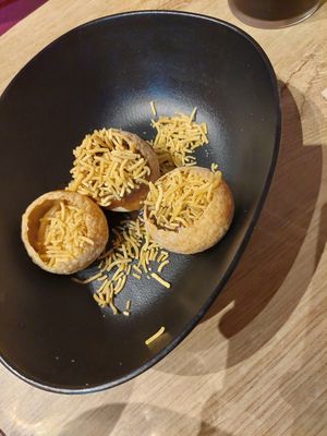 Probamos las bombas de sabor y realmente es una experiencia unica en la boca. El pato tambien estuvo buenisimo.
La chica que nos atendió fue super amable. #Veganuary at Shlen - Salamanca in Madrid