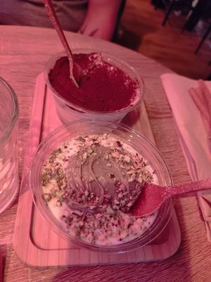 Cheesecake de pistacho y tiramisú at Shlen - Salamanca in Madrid