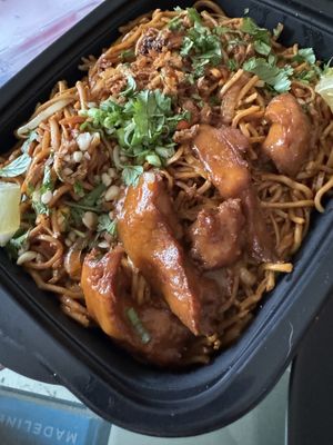 Fried Noodles mit Sweet and Sour chicken 5/5  at Konvini in Cologne