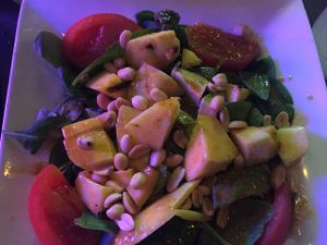 Mango-Avocadosalat mit Nudeln ... at Sal's Ballyhoo's in Key Largo