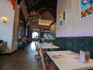 Comfy booths, beautiful art at Bobcat Bonnie's in Lansing