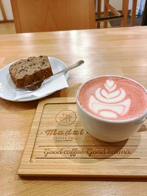 Banana bread and beetroot late with Oatly  at Madal Cafe in Budapest