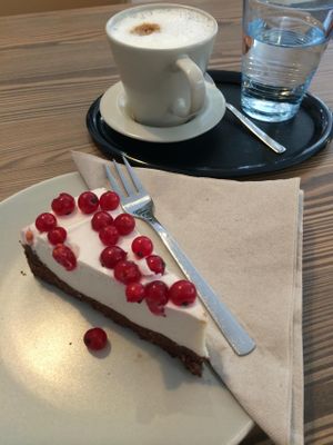 Toffuti tart with soy melange coffee at HappyCakes in Vienna