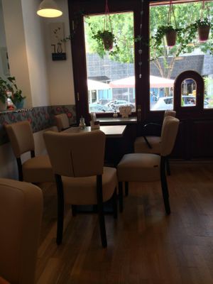 Quaint interior of Happy Cakes at HappyCakes in Vienna