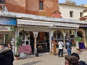 Choose toppings, ask for vegan at The Italian Pizza in Sevilla