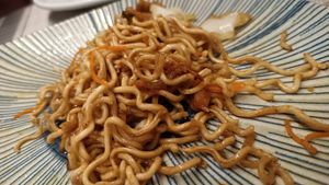 Noodles con verduras y tempeh (la ración es más grande, esto es solo lo que puse en mi plato) at Warung Indostar  in Viveiro