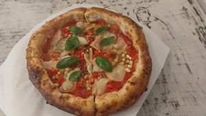 Vegetable pizza at ISKA Pizza in Puerto Baquerizo Moreno