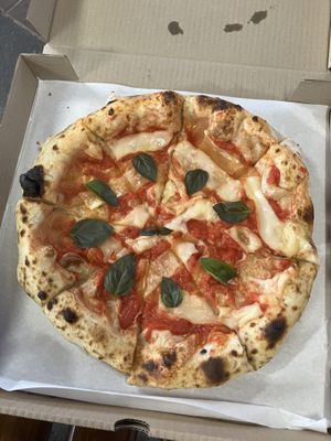   at ISKA Pizza in Puerto Baquerizo Moreno