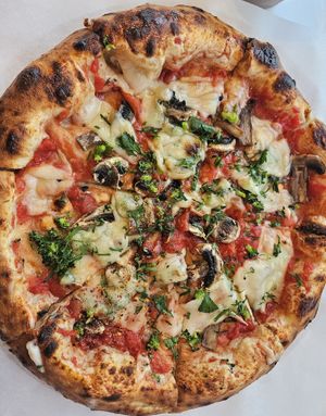  at ISKA Pizza in Puerto Baquerizo Moreno