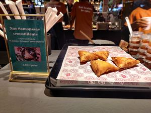 Samoussas at Bollynan Boom Boom in Paris