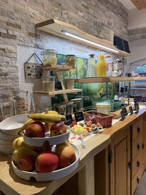 Das Frühstück bietet eine große vegane Auswahl.   at Pension Forsthaus Georgshöhe in Thale