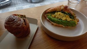 pistachio cruffin (95czk ≈ 3,80€) and filled croissant "chill" (190czk ≈ 7,61€) at Elias Coffee Shop in Prague