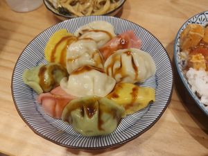 Mixed dumplings at Miao Guanyin - 妙 觀 音 in Taipei