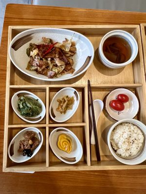 “Meat” meal  at Jade Buddha Vegetarian 玉佛寺素斋馆 in Shanghai