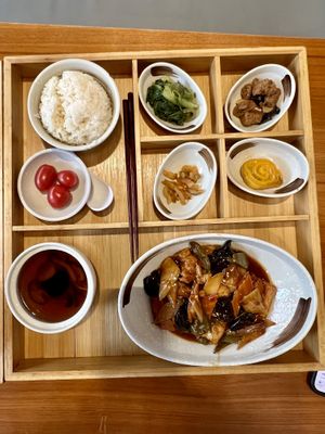 Tofu meal  at Jade Buddha Vegetarian 玉佛寺素斋馆 in Shanghai