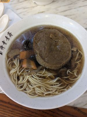 Noodle dish at Jade Buddha Vegetarian 玉佛寺素斋馆 in Shanghai