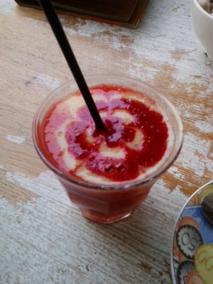 A fruit juice with 5+ different fruits. at Bagels & Beans - Hooge Steenweg in Den Bosch