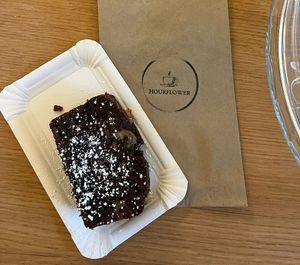 Veganes Schoko-Bananenbrot  at Hourflower Café in Leipzig