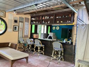 De bar  at Lazy House Khanom in Khanom