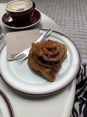 Cinnamon roll  at Café 22 in Mallorca