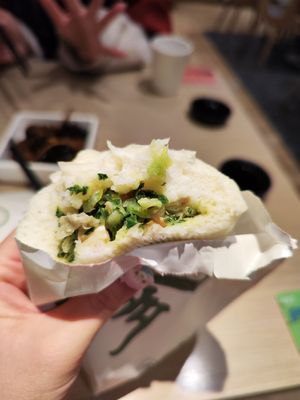 Pakchoi bun at Songyuelou in Shanghai