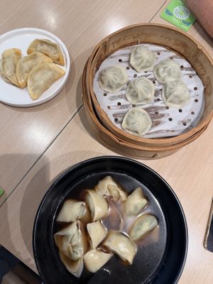 Yummy dumplings   at Songyuelou in Shanghai