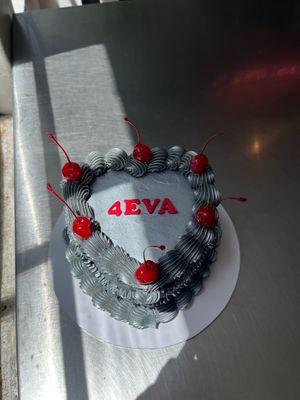 Metallic Vintage Heart Cake at Neat Cakes in Auckland