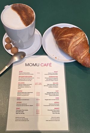  at MoMu Café in Antwerpen
