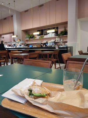  at MoMu Café in Antwerpen