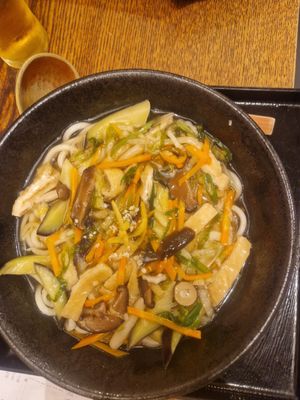 Bowl mit Gemüse und Soba-Spaghett at Kyoto Soba-Morihei in Kyoto