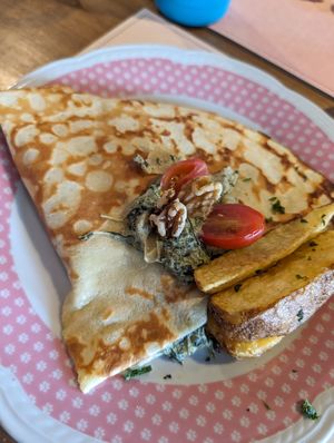 Green crepe at La Panera Rosa in Asuncion