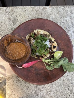 Tacos  at Los Loosers in Mexico City