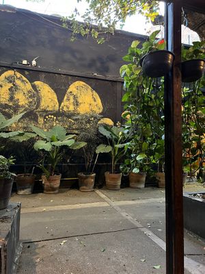 Afuera del lugar   at Los Loosers in Mexico City