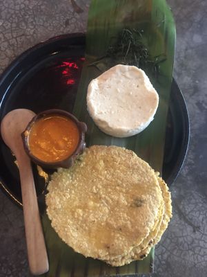 Queso de entrada at Los Loosers in Mexico City